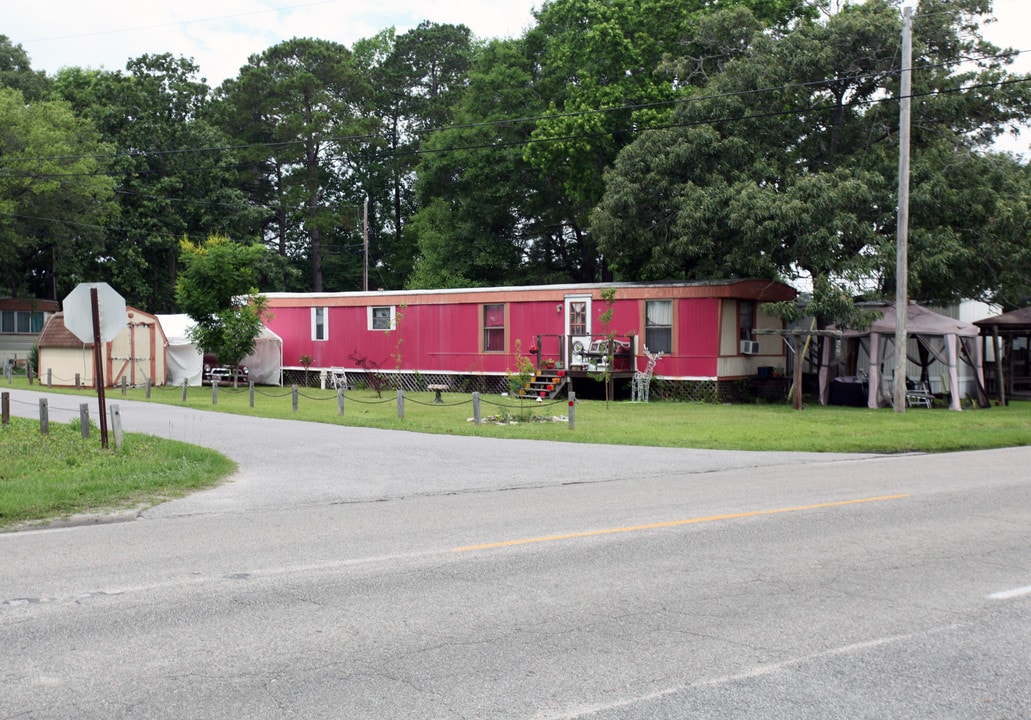 Green Dolphin Mobile Home Park in Myrtle Beach, SC - Building Photo