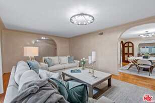 6138 Maryland Dr in Los Angeles, CA - Building Photo