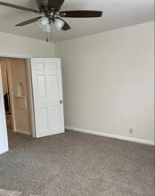 4403 Erie Ave, Unit 2 in Cincinnati, OH - Foto de edificio - Building Photo