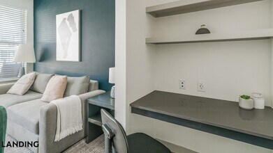 91 Jensen Dr, Unit 3357 in Houston, TX - Foto de edificio - Building Photo