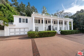 1148 Coldwater Canyon Dr in Beverly Hills, CA - Building Photo - Building Photo