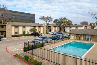 Preston Road Condominiums in Dallas, TX - Foto de edificio - Building Photo