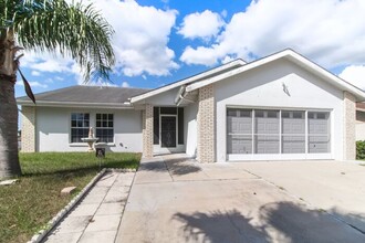 18664 White Pine Cir in Hudson, FL - Building Photo - Building Photo
