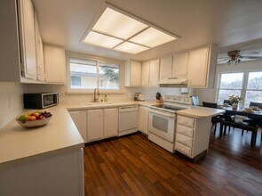 1685 S Kenton Way in Aurora, CO - Building Photo - Building Photo