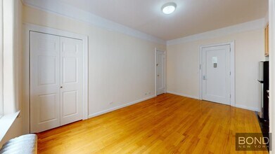 117 W 13th St in New York, NY - Building Photo - Building Photo