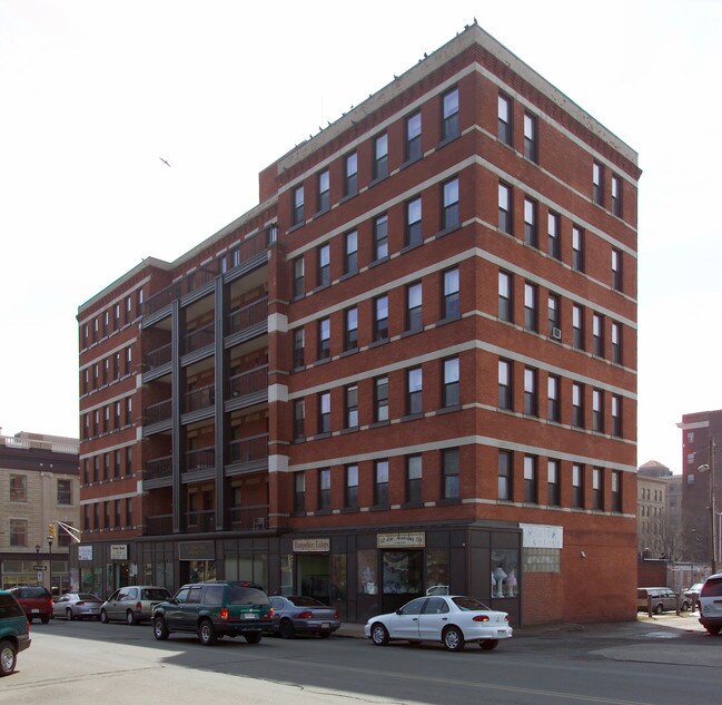 Veterans Park Apartments in Holyoke, MA - Building Photo - Building Photo