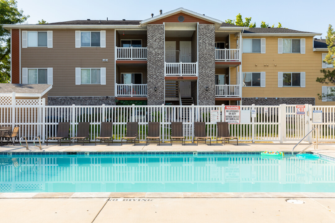 Triton Heights in Salt Lake City, UT - Foto de edificio