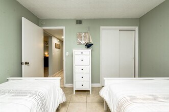 3801 S Atlantic Ave in New Smyrna Beach, FL - Foto de edificio - Building Photo