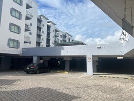 2475 NW 16th St Rd in Miami, FL - Building Photo