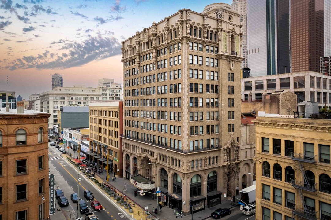 Grand Central Market Apartments in Los Angeles, CA - Building Photo