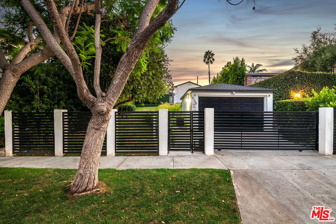 4269 Navajo St in Los Angeles, CA - Building Photo