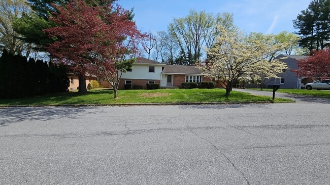 13567 Donnybrook Dr in Hagerstown, MD - Building Photo - Building Photo