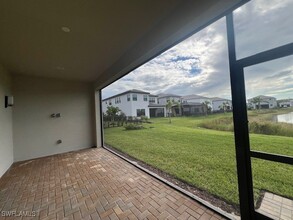 20463 Estero Xing Blvd in Estero, FL - Foto de edificio - Building Photo