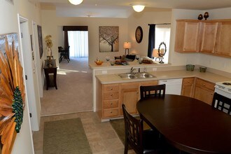 Redwood Commerce Township in Commerce Township, MI - Foto de edificio - Interior Photo