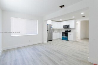 2813 SW 10th St in Fort Lauderdale, FL - Building Photo - Building Photo