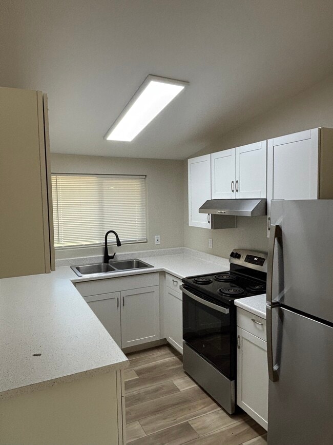 80 Kaer Ave in Red Bluff, CA - Foto de edificio - Building Photo