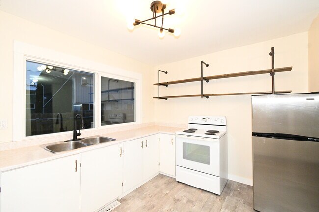 2131-2131 Upland St in Prince George, BC - Building Photo - Building Photo