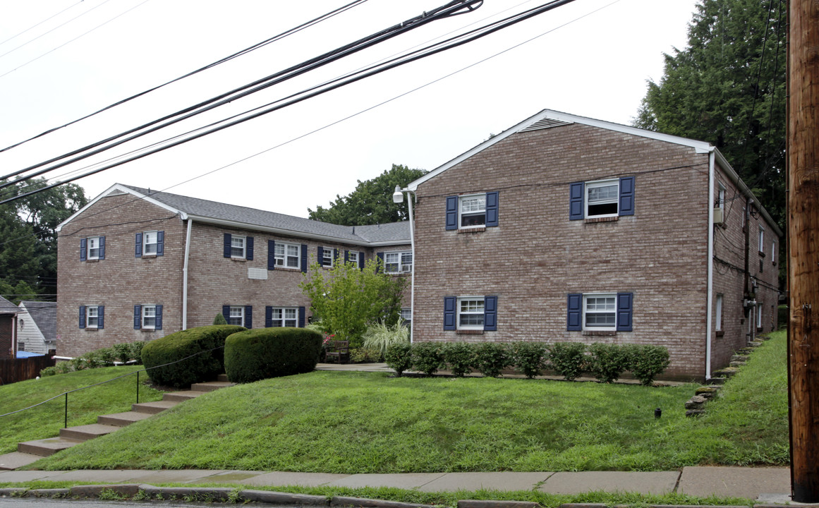 1209 Walnut St in Wilkinsburg, PA - Building Photo