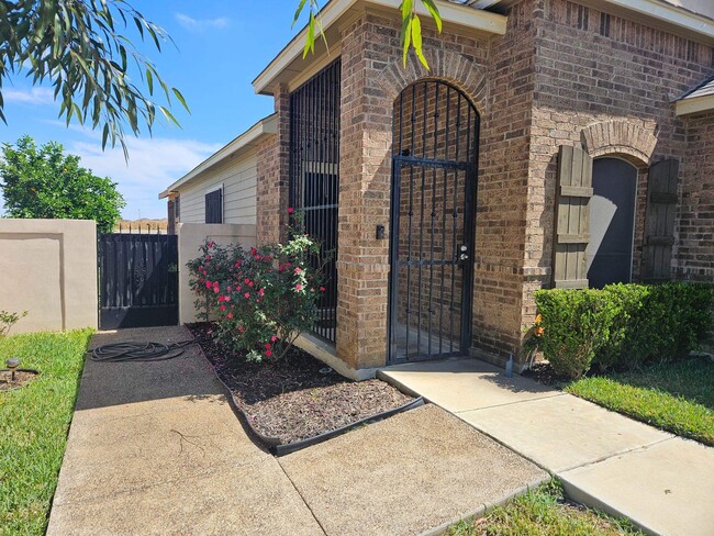 5516 Shorthorn Dr in Laredo, TX - Building Photo - Building Photo