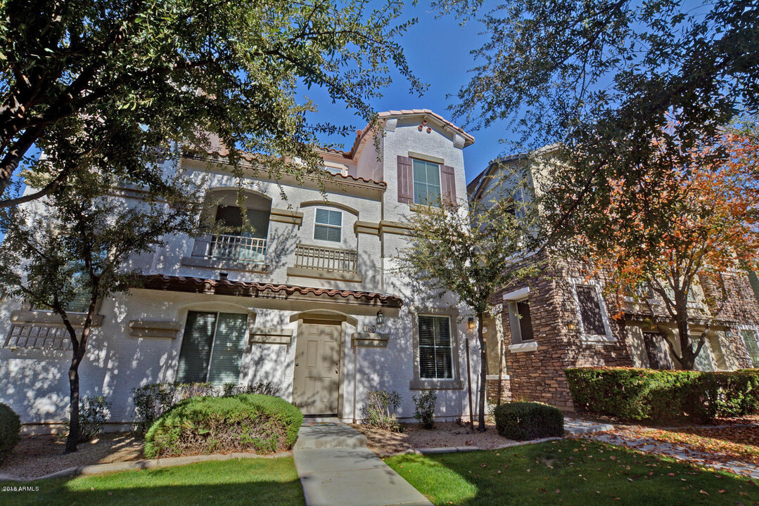 165 W Laurel Ct in Gilbert, AZ - Building Photo