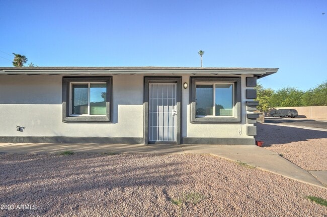 1202 N 49th Pl in Phoenix, AZ - Building Photo - Building Photo