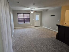 11 S Kansas Ct in Newton, KS - Building Photo - Building Photo