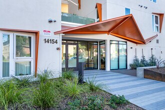 Villa Vanowen in Van Nuys, CA - Building Photo - Building Photo