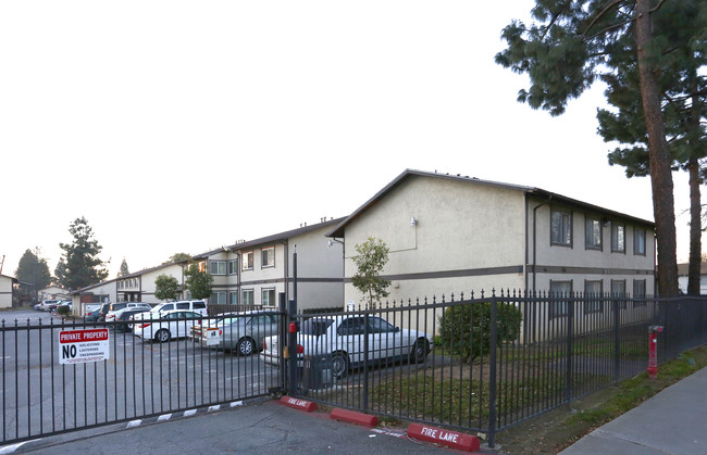 Capitol Manor in San Jose, CA - Foto de edificio - Building Photo