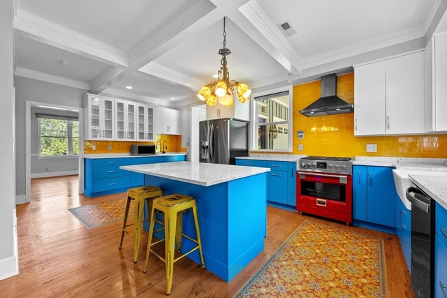 property at 1005 W Club Blvd
