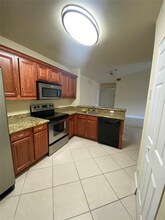 5701 Riverside Dr in Coral Springs, FL - Foto de edificio - Building Photo