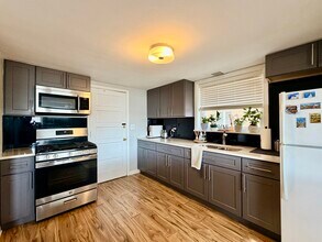 7238 W Crain St in Niles, IL - Building Photo - Building Photo