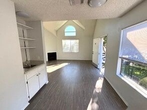 1103 W Angeleno Ave in Burbank, CA - Foto de edificio - Building Photo