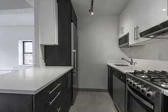 460 W 42nd St in New York, NY - Building Photo - Building Photo
