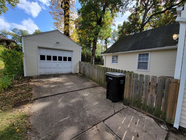 1238 Black Oak Dr in South Bend, IN - Building Photo - Building Photo