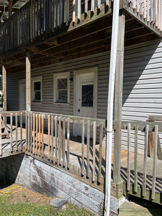 1648 Ridge Ave-Unit -Apt 2 in Steubenville, OH - Building Photo