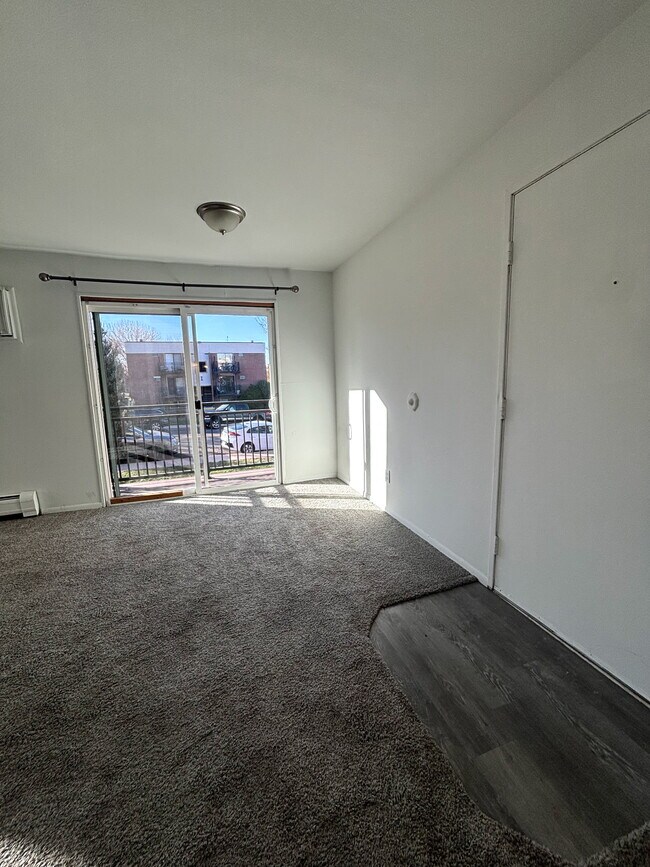 5995 W Hampden Ave, Unit F13 in Denver, CO - Foto de edificio - Building Photo