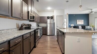 2825 Main St, Unit 1436 in Buda, TX - Foto de edificio - Building Photo