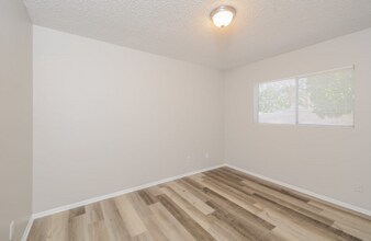 5226 W Harmont Dr in Glendale, AZ - Building Photo - Building Photo