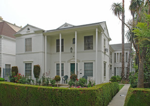 444 N Oakhurst Dr in Beverly Hills, CA - Building Photo - Building Photo