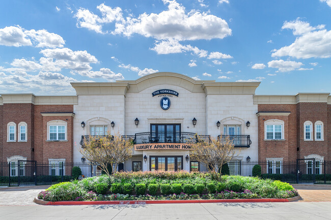 The Yorkshire Apartment Homes in Richardson, TX - Foto de edificio - Building Photo