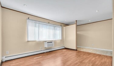 325 Cricket Ln in Woodbridge Township, NJ - Building Photo - Building Photo