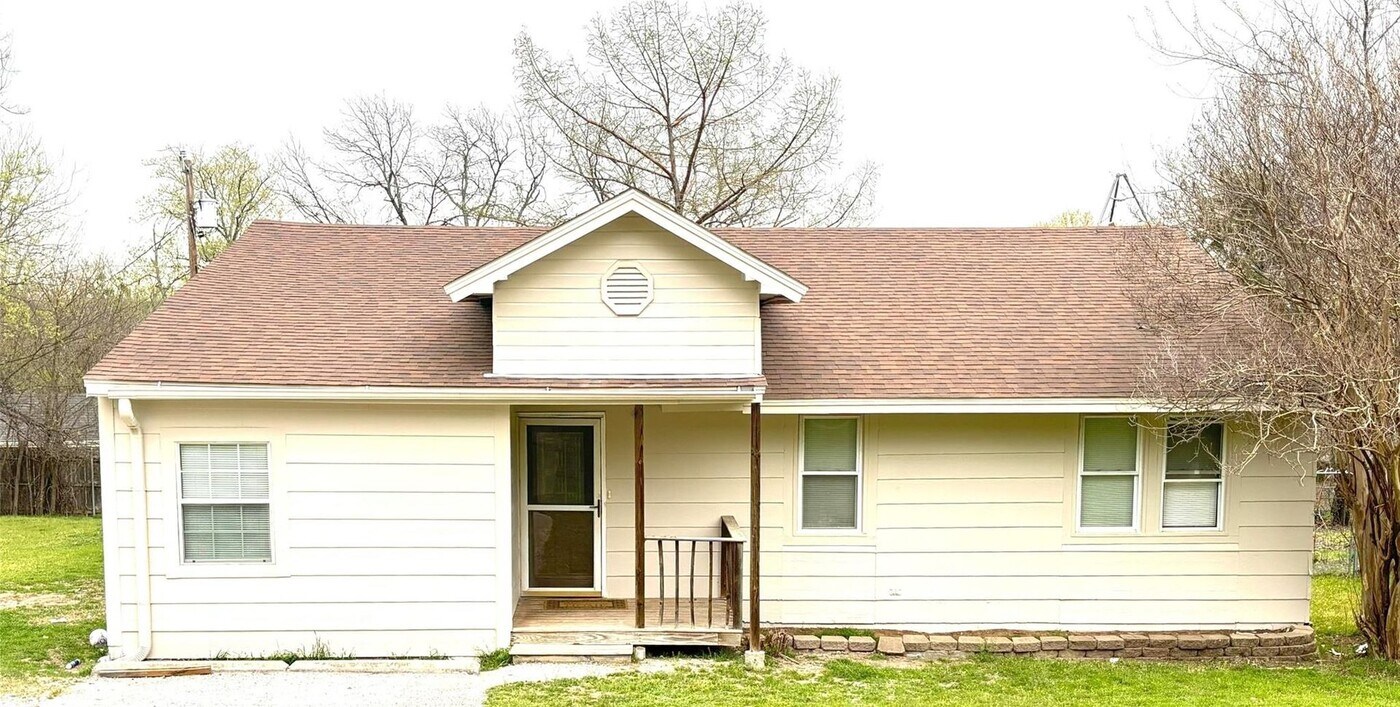128 Lakeview Terrace in Weatherford, TX - Building Photo