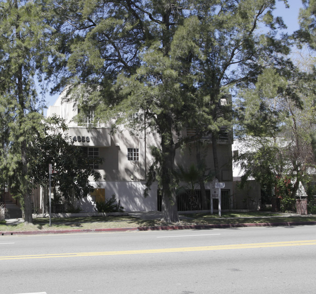 Coldwater Canyon in North Hollywood, CA - Foto de edificio - Building Photo