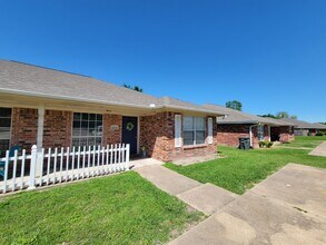 1704 Rock Hollow Loop in Bryan, TX - Building Photo - Building Photo
