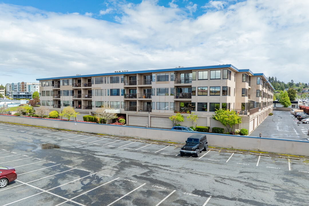 Mariner Manor Condos in Des Moines, WA - Building Photo