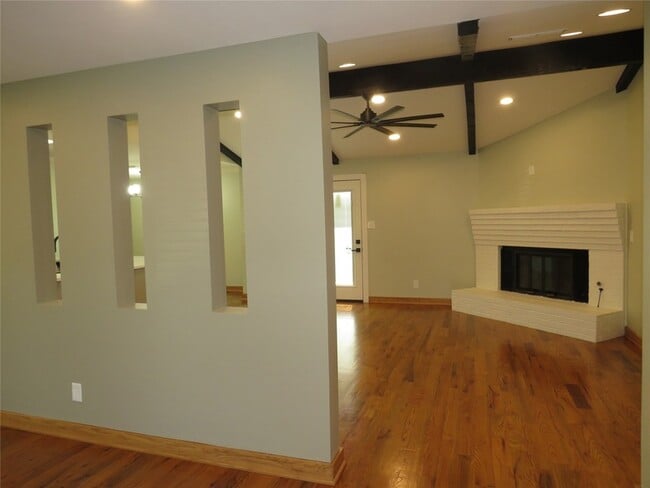 2001 Pembrooke Pl, Unit 211 in Denton, TX - Building Photo - Building Photo