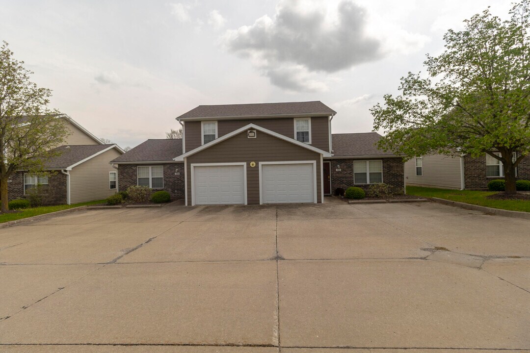 3310 E St Charles Rd in Columbia, MO - Building Photo