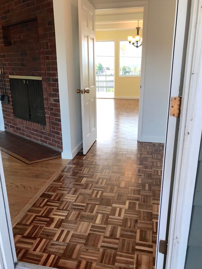 12815 NE Fremont St, Unit 1 in Portland, OR - Building Photo - Building Photo