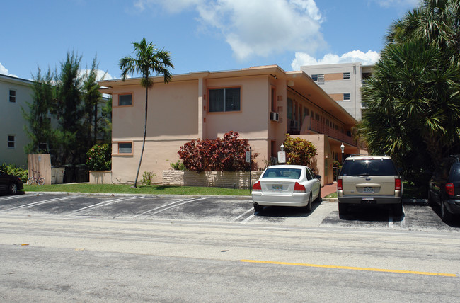 Lido Apartments in Miami Beach, FL - Building Photo - Building Photo