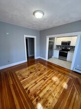 5 Seaside Ter, Unit 2 in Lynn, MA - Foto de edificio - Building Photo